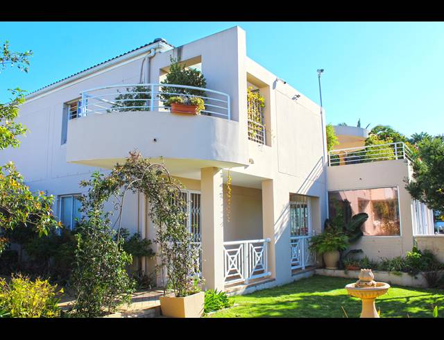 4 BEDROOM HOUSE FOR SALE IN CONSTANTIA
